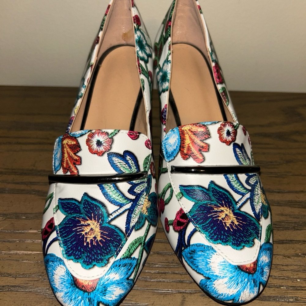 Floral Embroidered Women's Loafers